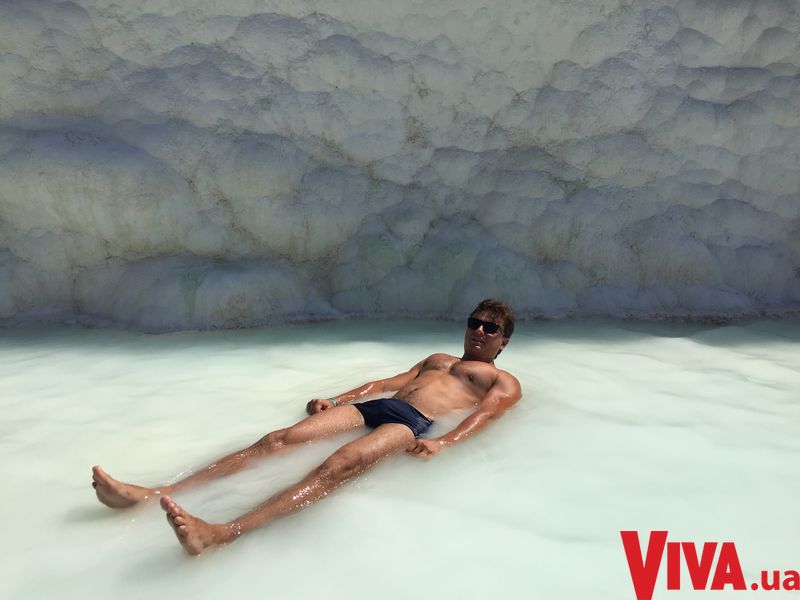 Звезда шоу Голос країни Влад Сытник отметил день рождения на побережье Анталии